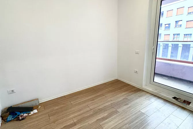 Shtepi ne shitje Apartament ne Tirane, 1+1, Mobilimi Bosh, pa mobiluar, Pagesa 63,000  Euro.