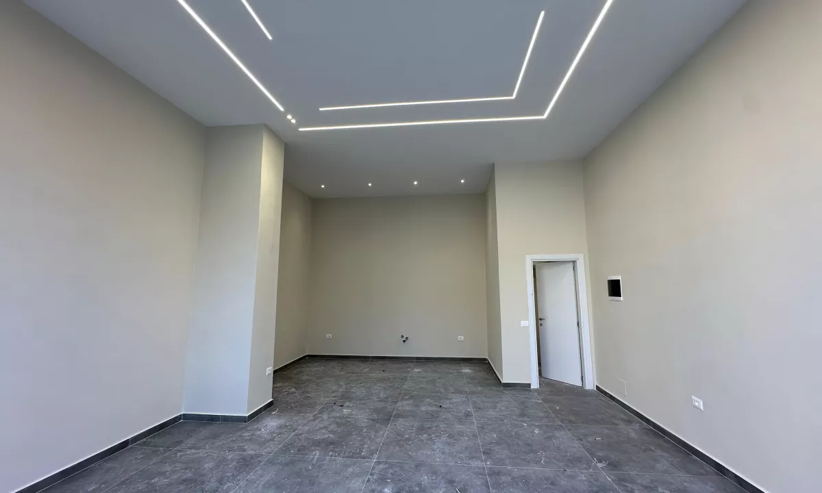 Ambient Biznsi Per Qira Prane Kontakt/Ish Parku.