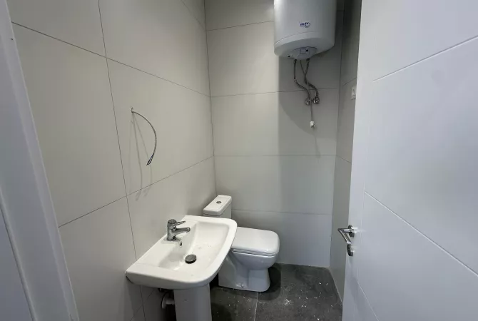 Business Property for Rent 1+1 in Tirana - 49,000 Leke