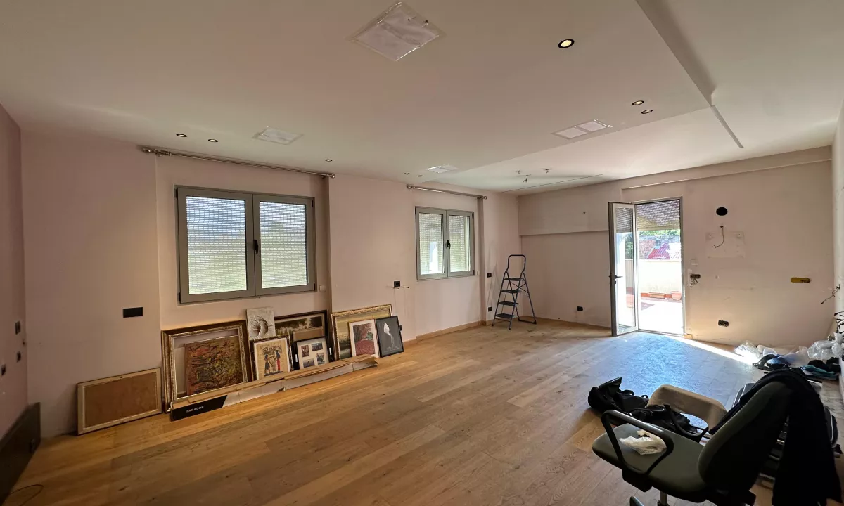 Shtepi ne shitje Apartament ne Tirane, 3+1, Mobilimi Bosh, pa mobiluar, Pagesa 282,000  Euro.