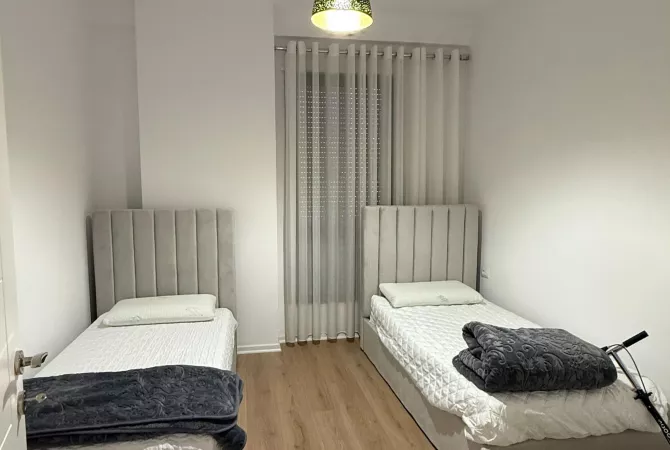 Shtepi ne shitje Apartament ne Tirane, 2+1, Mobilimi E mobiluar, Pagesa 250,000  Euro.