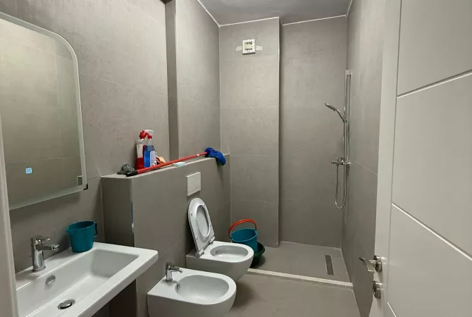 Shtepi ne shitje Apartament ne Tirane, 2+1, Mobilimi E mobiluar, Pagesa 250,000  Euro.