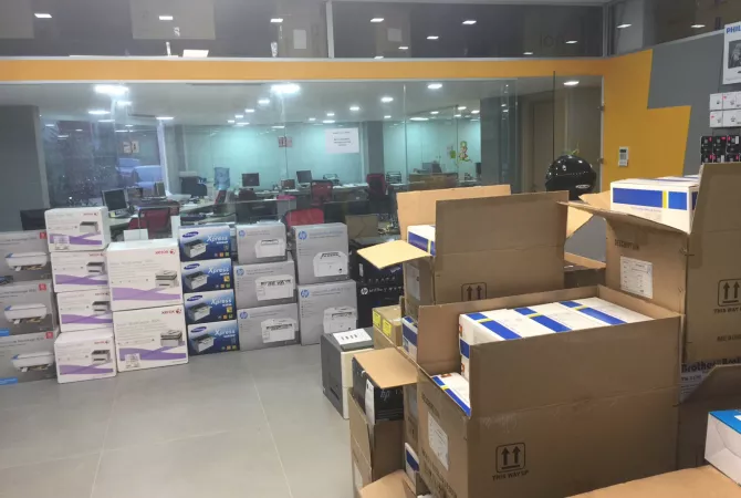  Magazine per qira tek Rruga Rreli tek Kopshti Botanik.