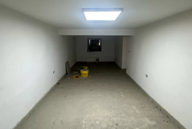 Business Property for Rent 4+1 in Tirana - 450 Euro