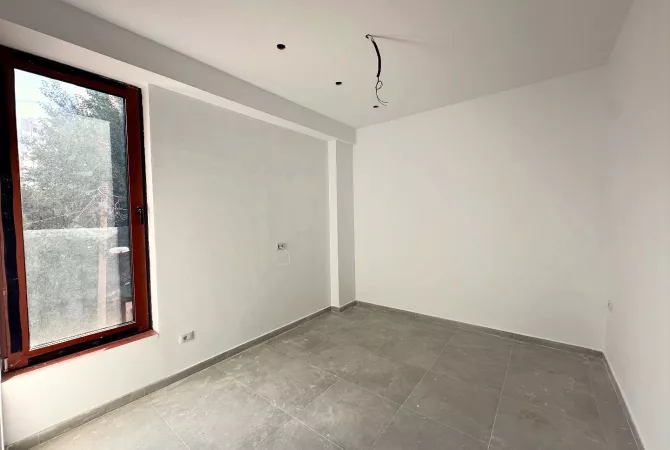 Business Property for Rent 3+1 in Tirana - 720 Euro