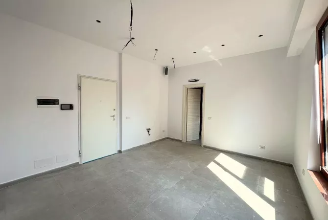 Business Property for Rent 3+1 in Tirana - 720 Euro