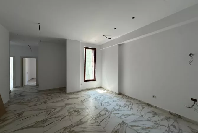 Business Property for Rent 3+1 in Tirana - 1,760 Euro