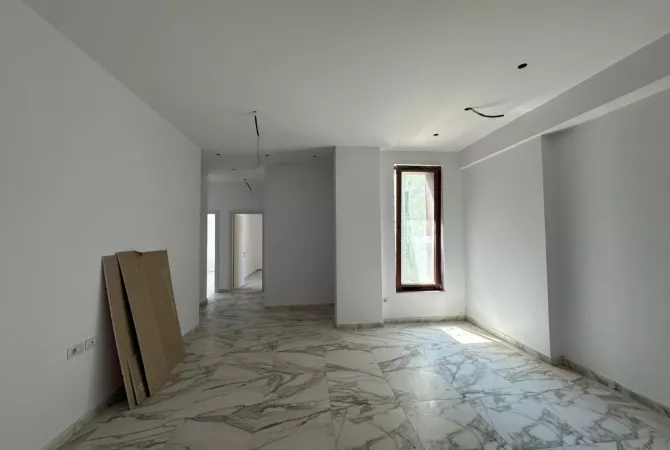 Business Property for Rent 3+1 in Tirana - 1,760 Euro