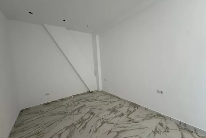 Business Property for Rent 3+1 in Tirana - 1,760 Euro