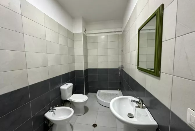 Shtepi ne shitje Apartament ne Tirane, 2+1, Mobilimi E mobiluar, Pagesa 231,000  Euro.