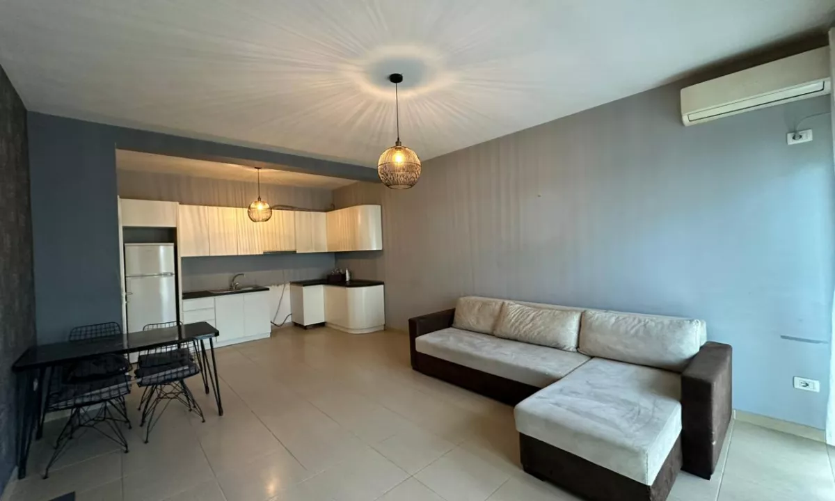 Shtepi ne shitje Apartament ne Tirane, 2+1, Mobilimi E mobiluar, Pagesa 231,000  Euro.