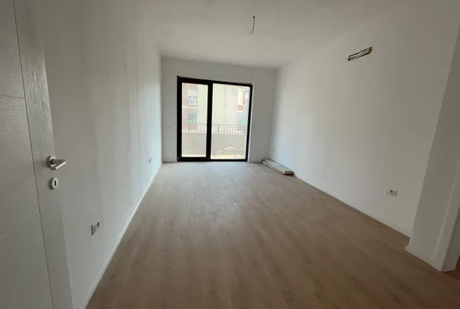Apartament 1+1 per shitje prane Radisson tek Liqeni i Thate. 