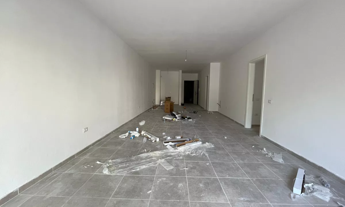 Ambient zyrash per qira prane Radisson tek Liqeni i Thate.