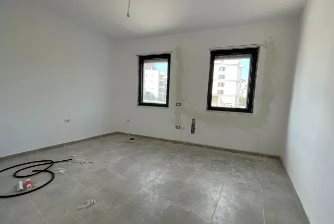 Ambient zyrash per qira prane Radisson tek Liqeni i Thate.