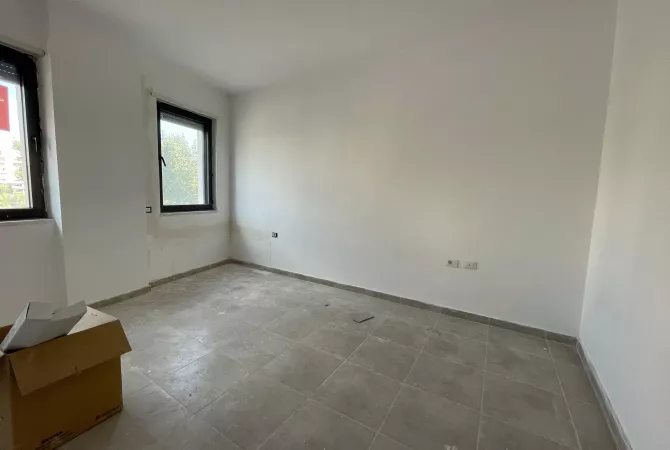 Ambient zyrash per qira prane Radisson tek Liqeni i Thate.