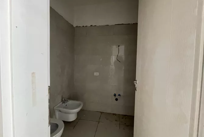 Ambient zyrash per qira prane Radisson tek Liqeni i Thate.