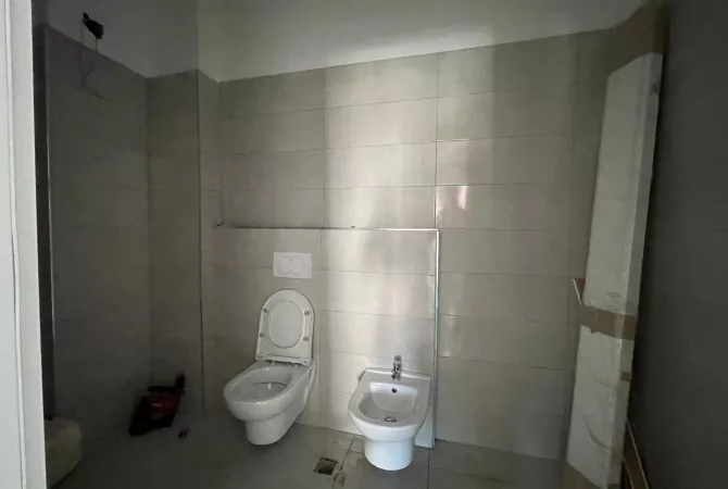 Ambient zyrash per qira prane Radisson tek Liqeni i Thate.