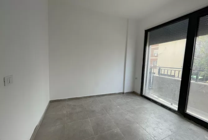 Ambient zyrash per qira prane Radisson tek Liqeni i Thate.