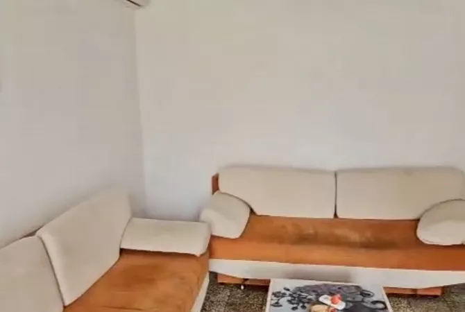 Shtepi ne shitje Apartament ne Tirane, 1+1, Mobilimi E mobiluar, Pagesa 122,000  Euro.