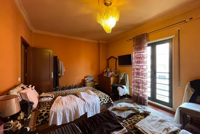 Shtepi ne shitje Apartament ne Tirane, 3+1, Mobilimi E mobiluar, Pagesa 650,000  Euro.
