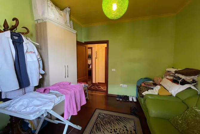 Shtepi ne shitje Apartament ne Tirane, 3+1, Mobilimi E mobiluar, Pagesa 650,000  Euro.