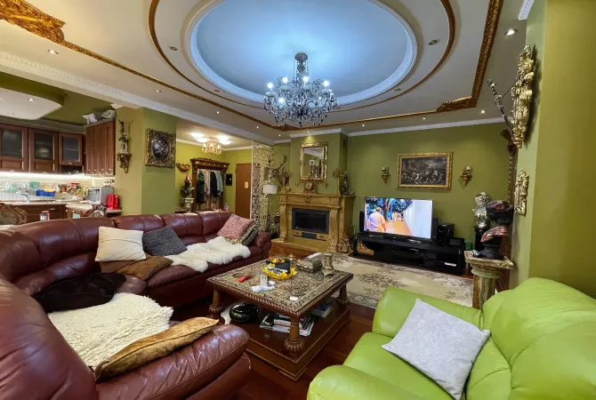 Apartament 3+1 per shitje tek Rruga e Barrikadave. 