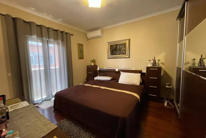 Shtepi ne shitje Apartament ne Tirane, 3+1, Mobilimi E mobiluar, Pagesa 650,000  Euro.