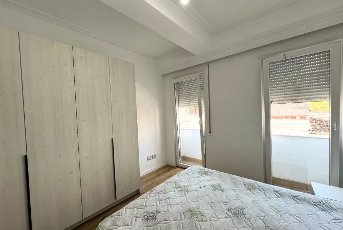 Shtepi ne shitje Apartament ne Tirane, 2+1, Mobilimi E mobiluar, Pagesa 190,000  Euro.