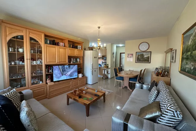 Shtepi ne shitje Apartament ne Tirane, 1+1, Mobilimi E mobiluar, Pagesa 215,000  Euro.