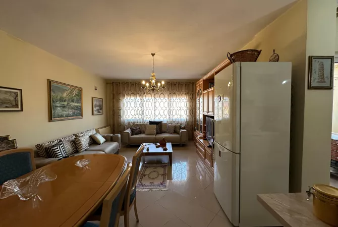 Shtepi ne shitje Apartament ne Tirane, 1+1, Mobilimi E mobiluar, Pagesa 215,000  Euro.