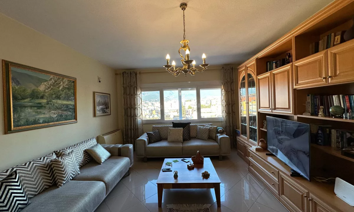 Shtepi ne shitje Apartament ne Tirane, 1+1, Mobilimi E mobiluar, Pagesa 215,000  Euro.