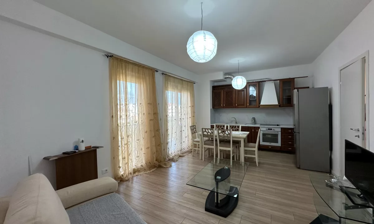 Shtepi ne shitje Apartament ne Tirane, 1+1, Mobilimi E mobiluar, Pagesa 140,000  Euro.
