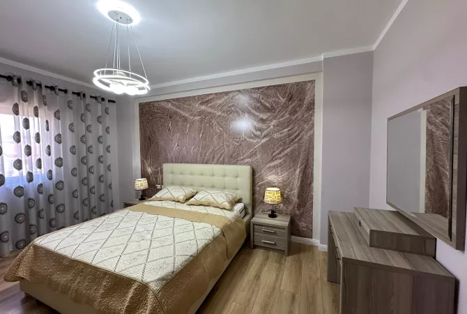 Shtepi ne shitje Apartament ne Tirane, 2+1, Mobilimi E mobiluar, Pagesa 145,000  Euro.