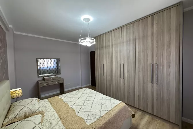 Shtepi ne shitje Apartament ne Tirane, 2+1, Mobilimi E mobiluar, Pagesa 145,000  Euro.