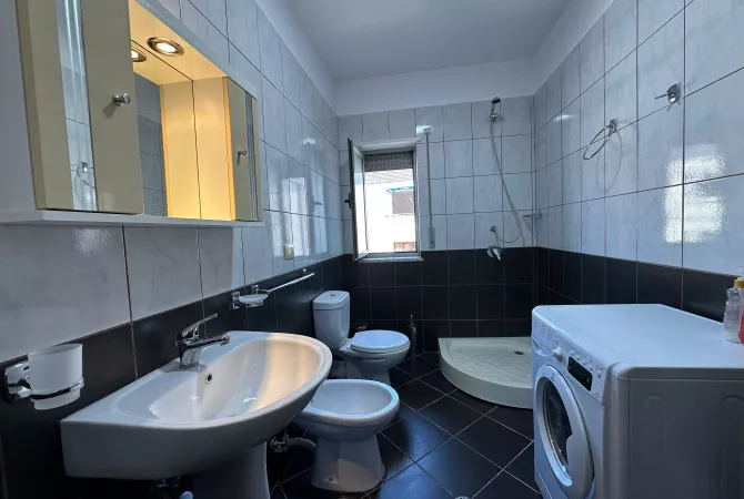 Shtepi ne shitje Apartament ne Tirane, 2+1, Mobilimi E mobiluar, Pagesa 145,000  Euro.