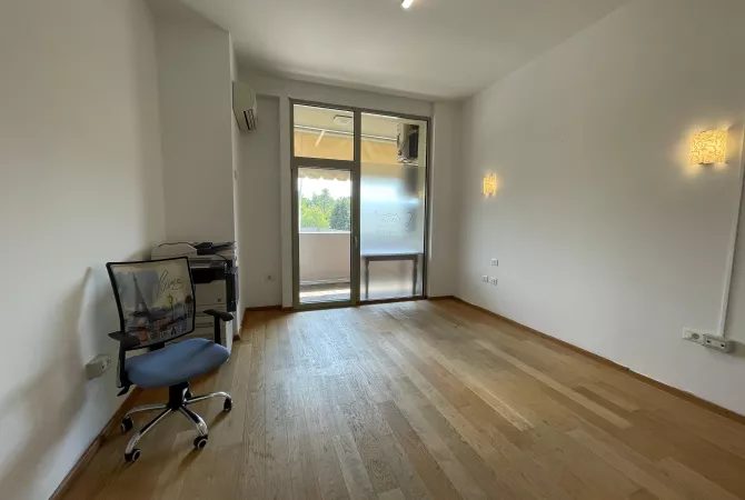 Business Property for Rent 3+1 in Tirana - 1,600 Euro