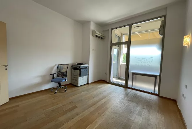 Business Property for Rent 3+1 in Tirana - 1,600 Euro