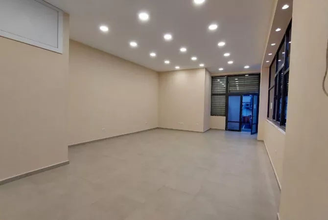 Business Property for Rent 1+1 in Tirana - 50,000 Leke
