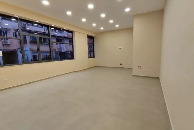 Business Property for Rent 1+1 in Tirana - 50,000 Leke