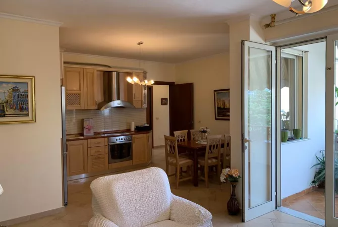 Shtepi me qera Apartament ne Tirane, 3+1, Mobilimi E mobiluar, Pagesa 1,000  Euro.