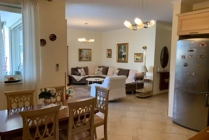 Shtepi me qera Apartament ne Tirane, 3+1, Mobilimi E mobiluar, Pagesa 1,000  Euro.