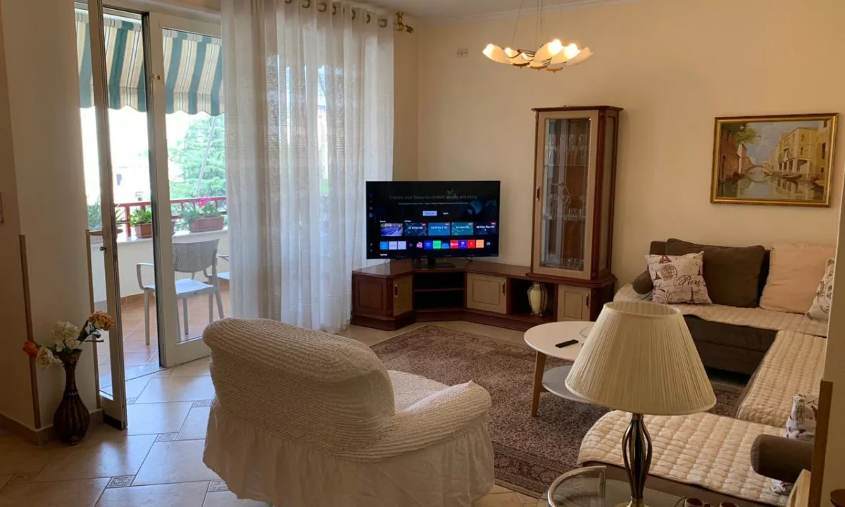 Shtepi me qera Apartament ne Tirane, 3+1, Mobilimi E mobiluar, Pagesa 1,000  Euro.