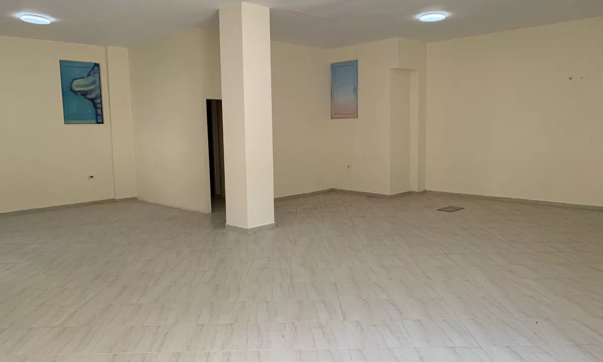 Ambient Biznesi per qira Tek Shkolla At Zef Pllumi. 