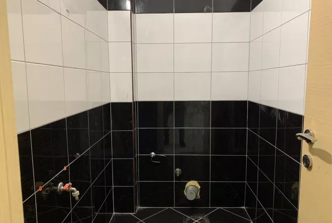 Ambient Biznesi per qira Tek Shkolla At Zef Pllumi. 