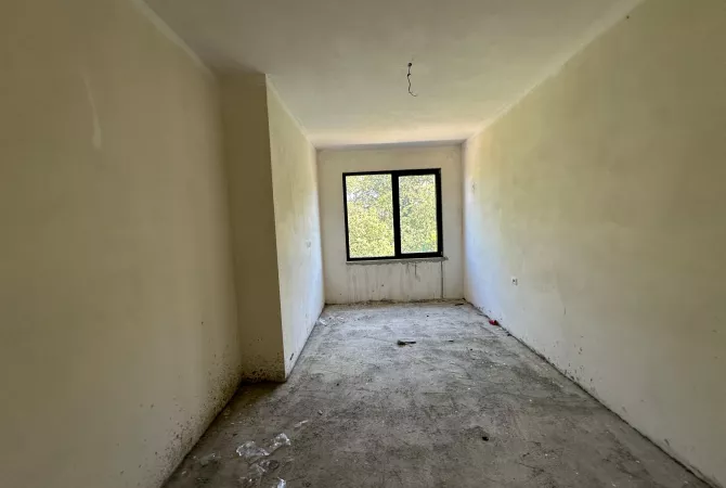 Shtepi ne shitje Apartament ne Tirane, 2+1, Mobilimi Bosh, pa mobiluar, Pagesa 219,700  Euro.