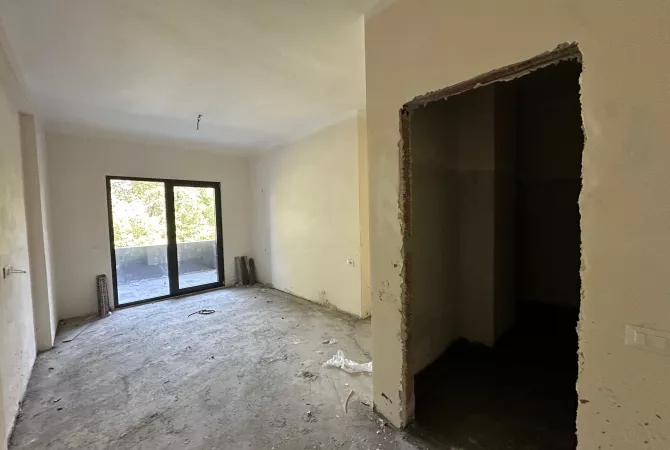 Shtepi ne shitje Apartament ne Tirane, 2+1, Mobilimi Bosh, pa mobiluar, Pagesa 219,700  Euro.