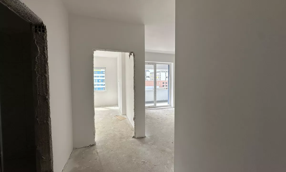 Shtepi ne shitje Apartament ne Tirane, 1+1, Mobilimi Bosh, pa mobiluar, Pagesa 76,200  Euro.