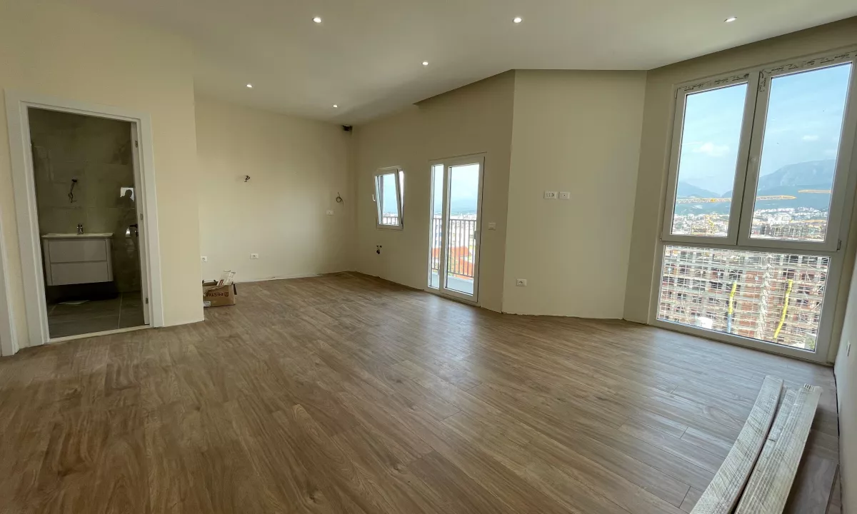 Shtepi ne shitje Apartament ne Tirane, 1+1, Mobilimi Bosh, pa mobiluar, Pagesa 124,750  Euro.