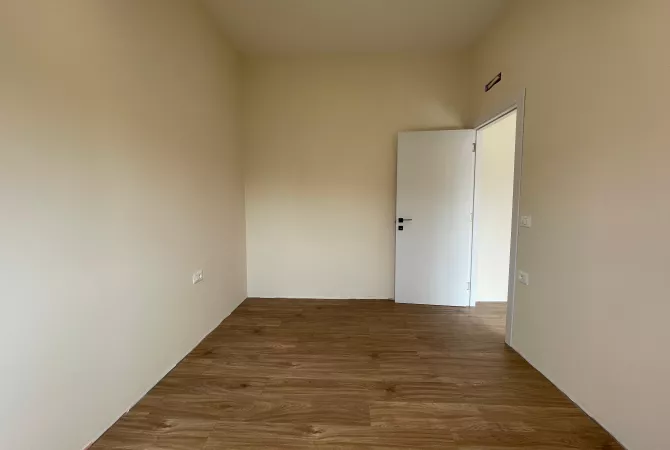 Shtepi ne shitje Apartament ne Tirane, 1+1, Mobilimi Bosh, pa mobiluar, Pagesa 91,443  Euro.