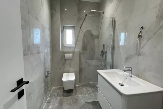 Shtepi ne shitje Apartament ne Tirane, 1+1, Mobilimi Bosh, pa mobiluar, Pagesa 91,443  Euro.